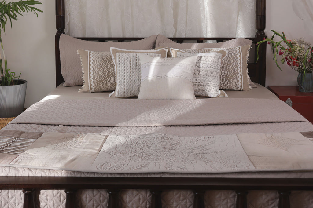 Ethereal Ivory Textured Bed Ensemble
