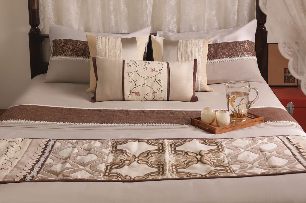Classic Elegance Ivory & Mocha Bed Ensemble