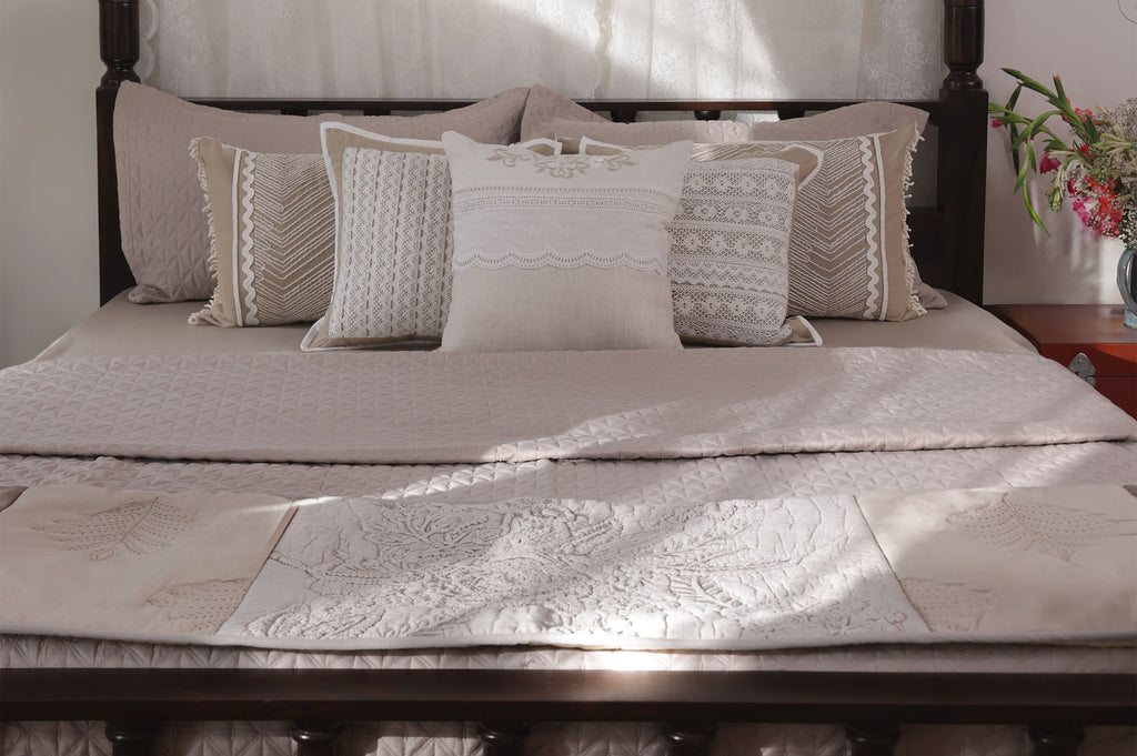Ethereal Ivory Textured Bed Ensemble