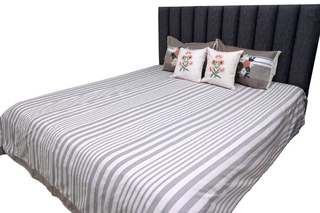 Striped Blossom Charm Bedspread Set