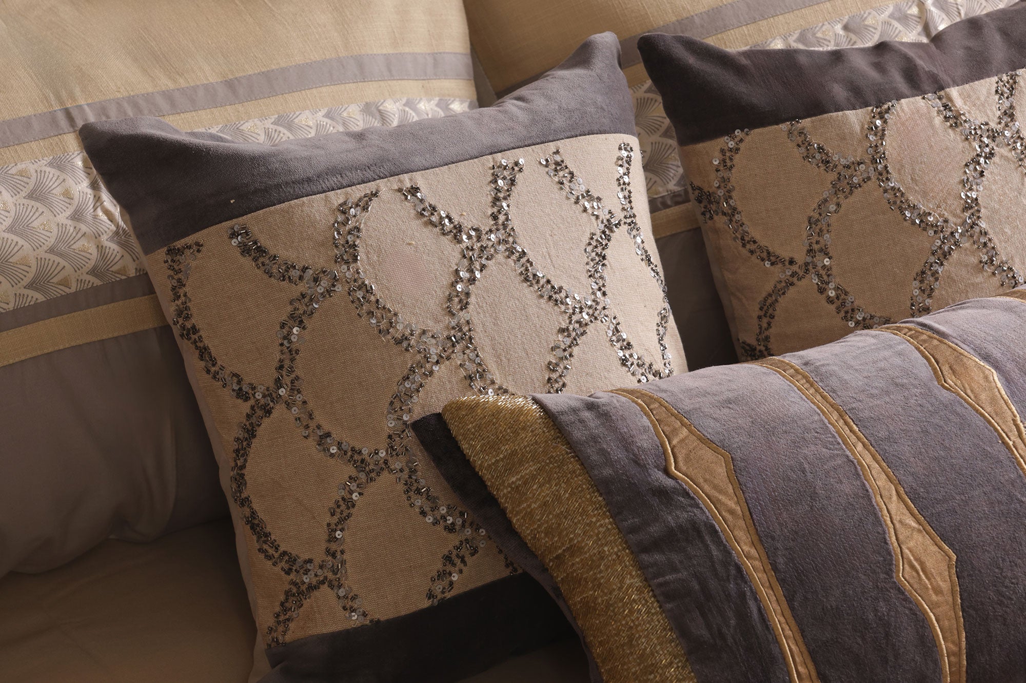 Majestic elephant Taupe & Gold Bed Ensemble