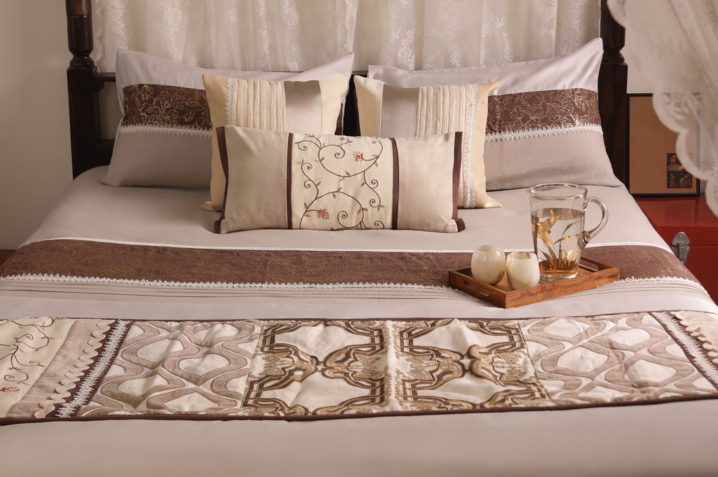 Classic Elegance Ivory & Mocha Bed Ensemble