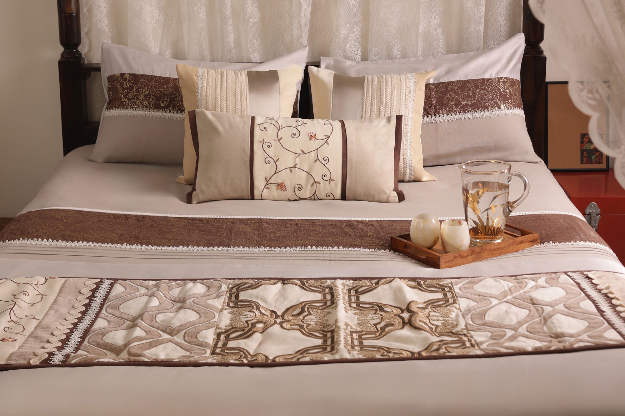 Classic Elegance Ivory & Mocha Bed Ensemble