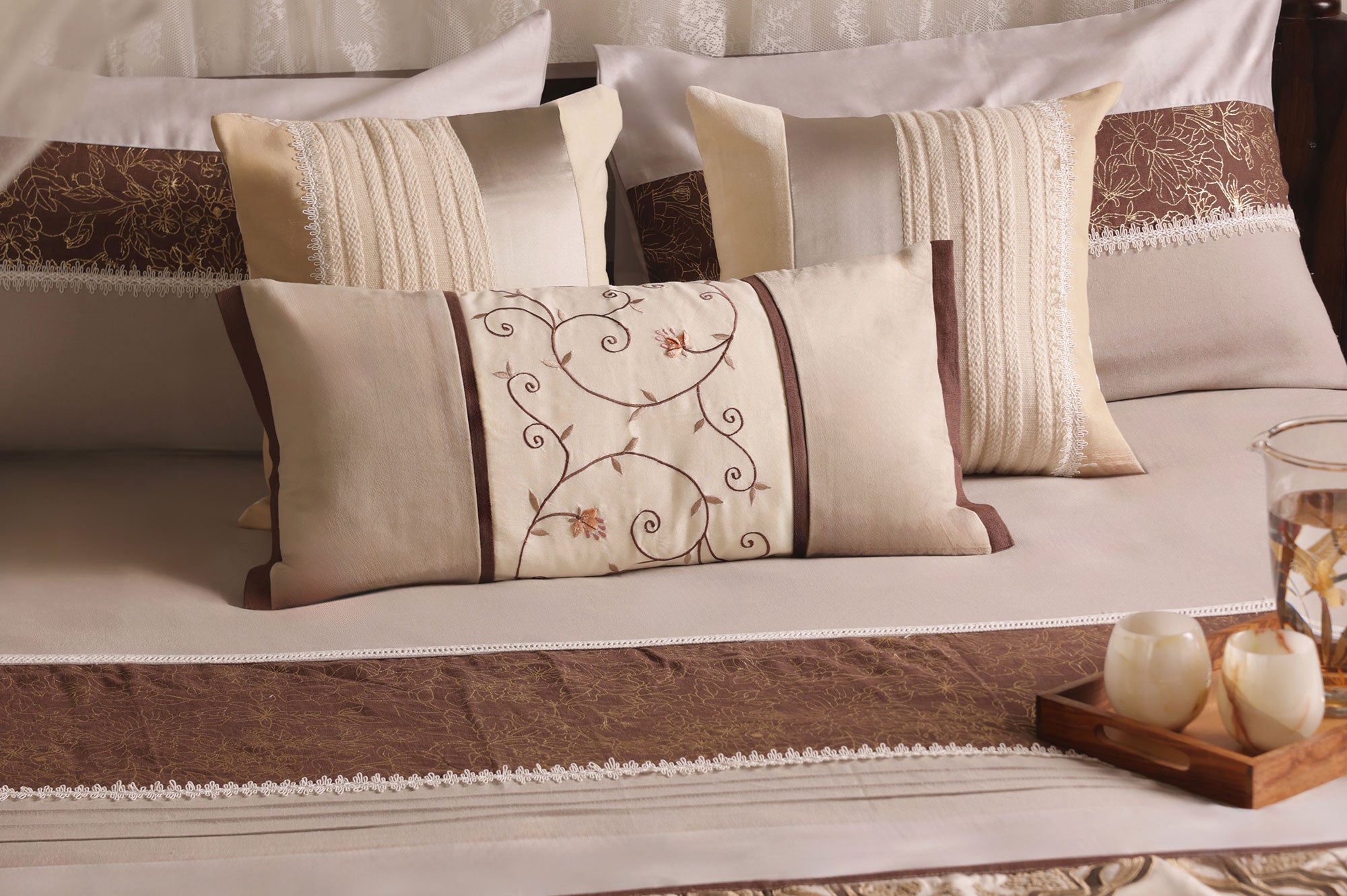 Classic Elegance Ivory & Mocha Bed Ensemble