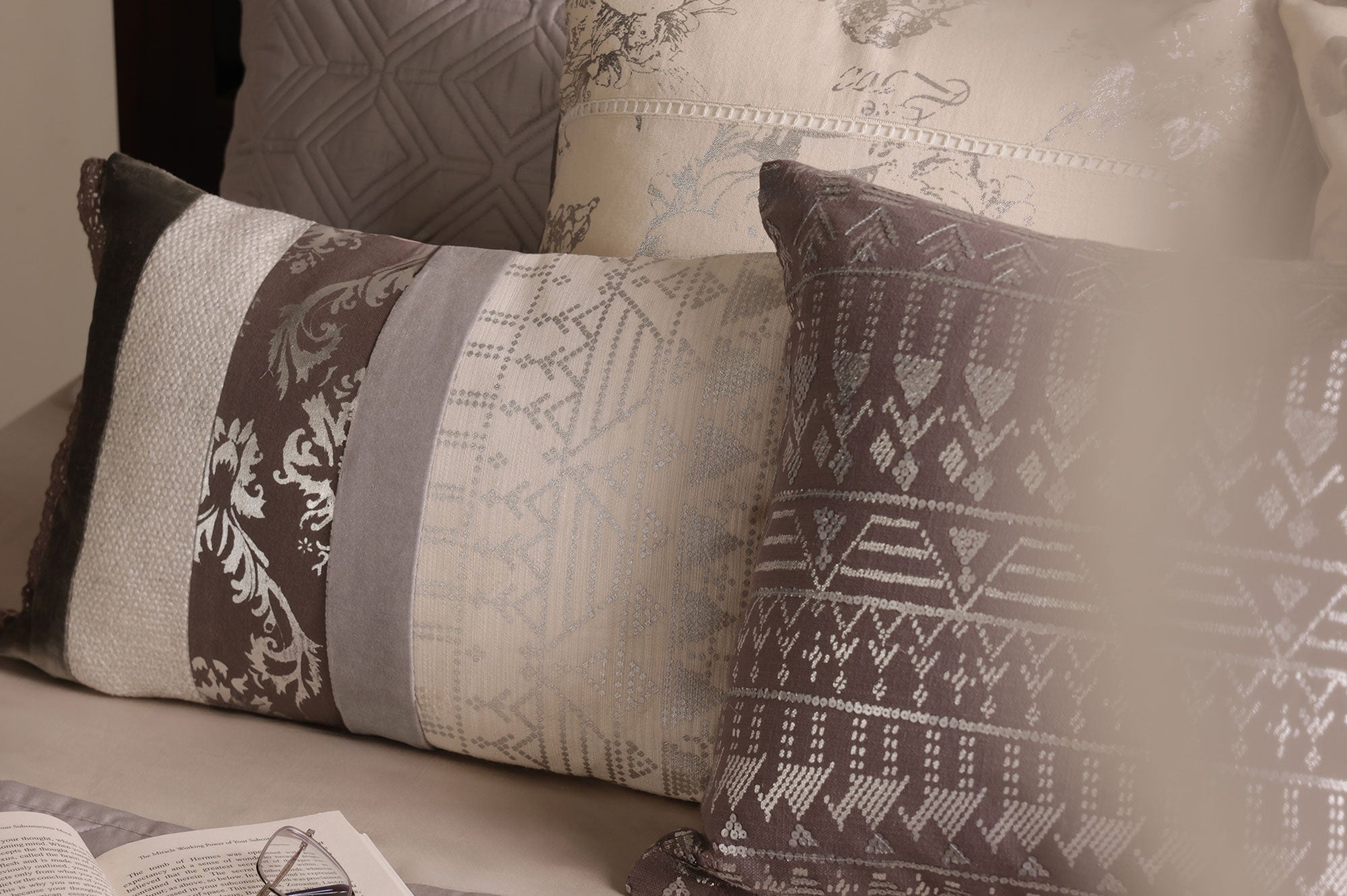 Silver Twilight Quilted Bed Ensemble