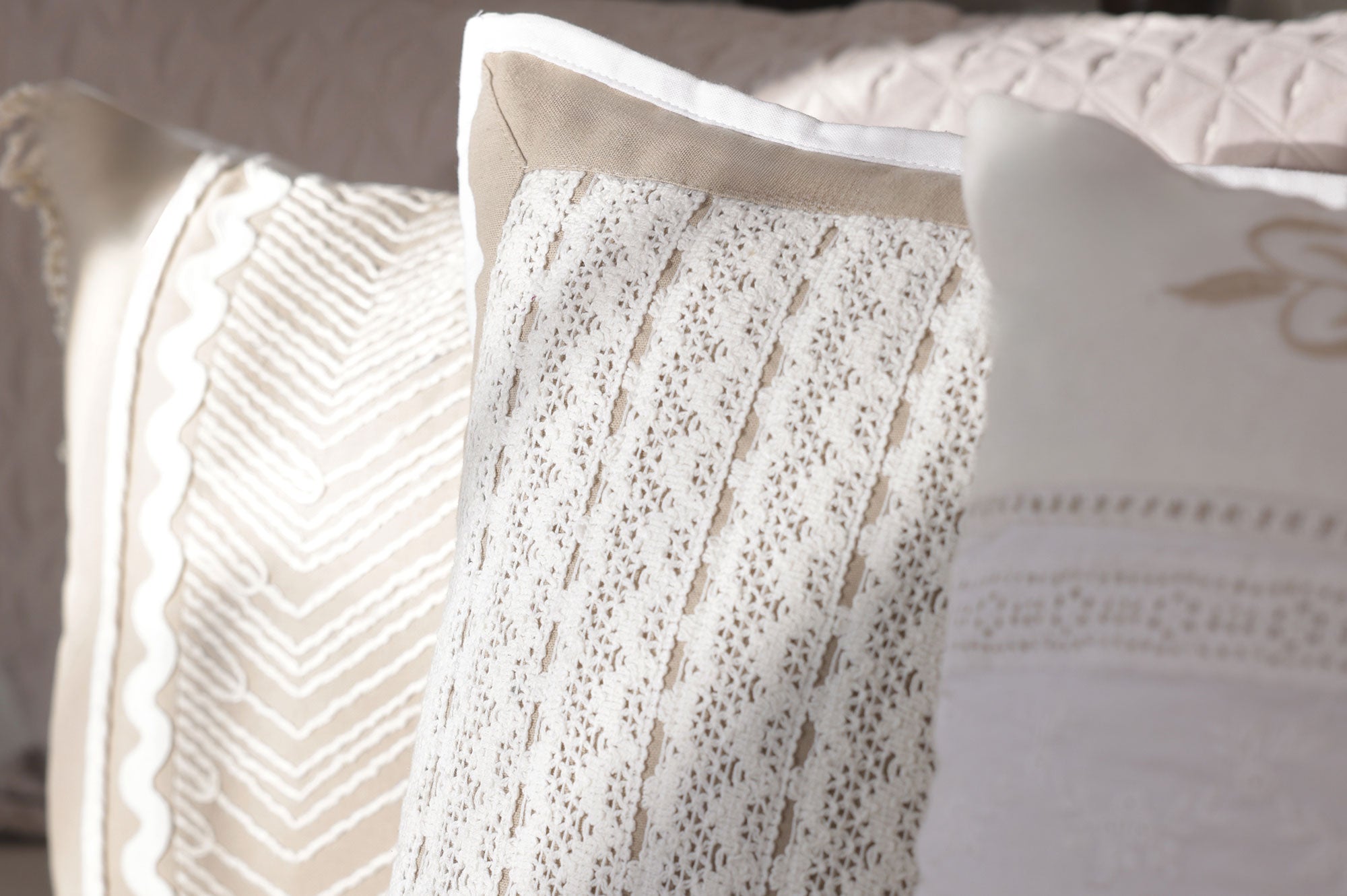 Ethereal Ivory Textured Bed Ensemble