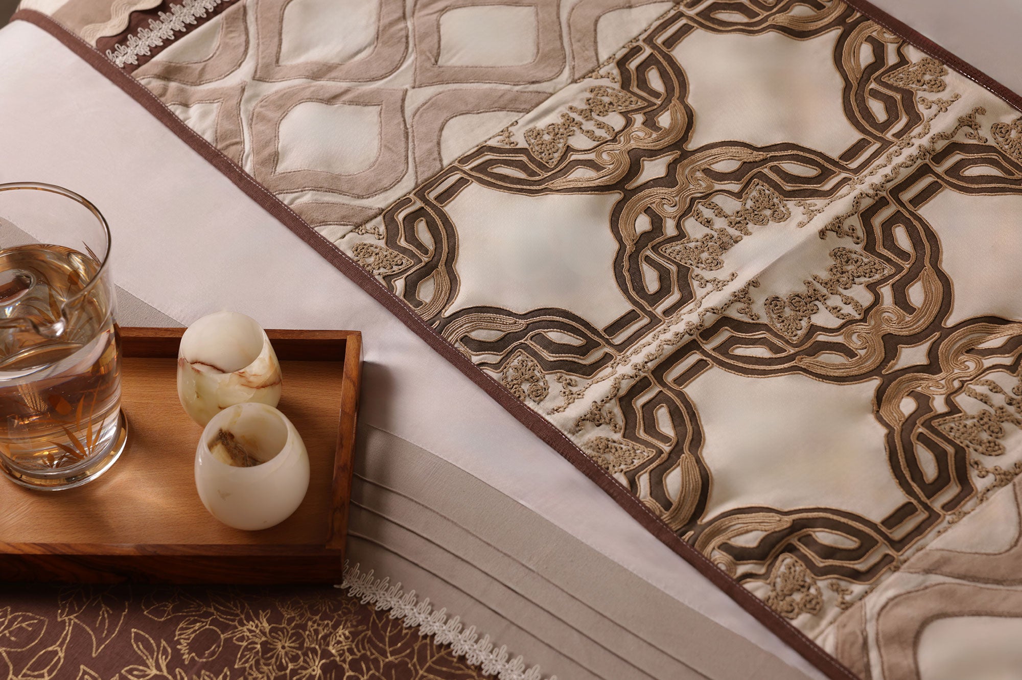 Classic Elegance Ivory & Mocha Bed Ensemble